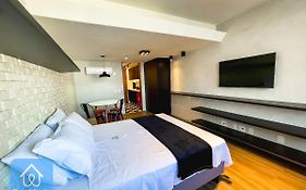 Apartamento completo com píer e acesso ao mar